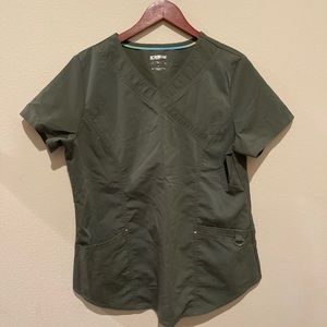 Scrub set